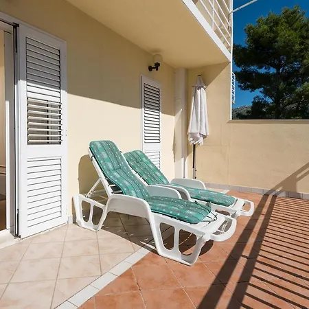 Semesterbostad Jana *